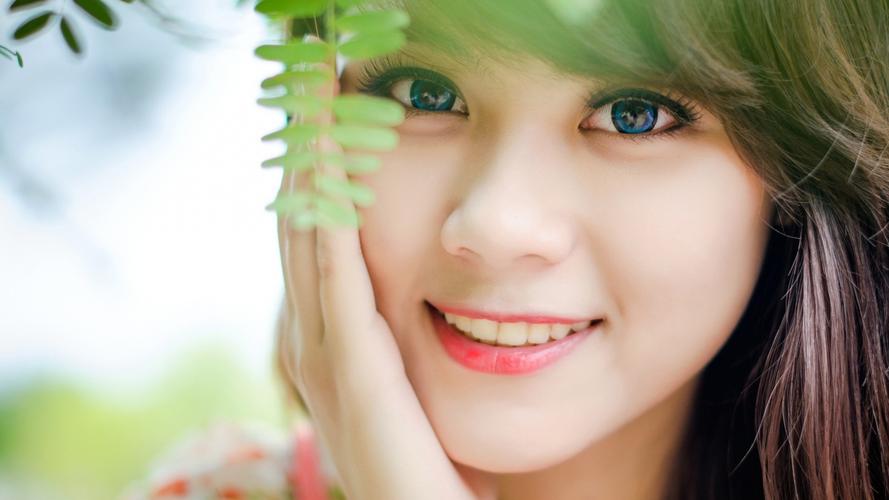 王毅会见乌兹别克斯坦外长赛义多夫